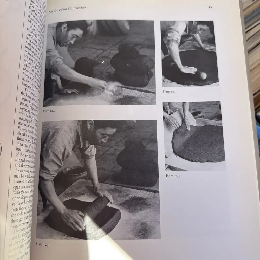 The Traditional Pottery‎ of Guatemala Hardcover Ruben Reina & Robert M. HILL